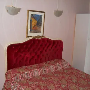 2* Hotel Le Petit Trianon